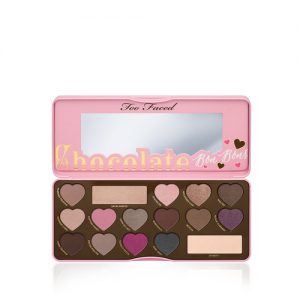 closeup_b4c3549ec1af9e5608546912602fa0a4aaa3b56e_1477445186_CMYK_ChocolateBonBons_Composite